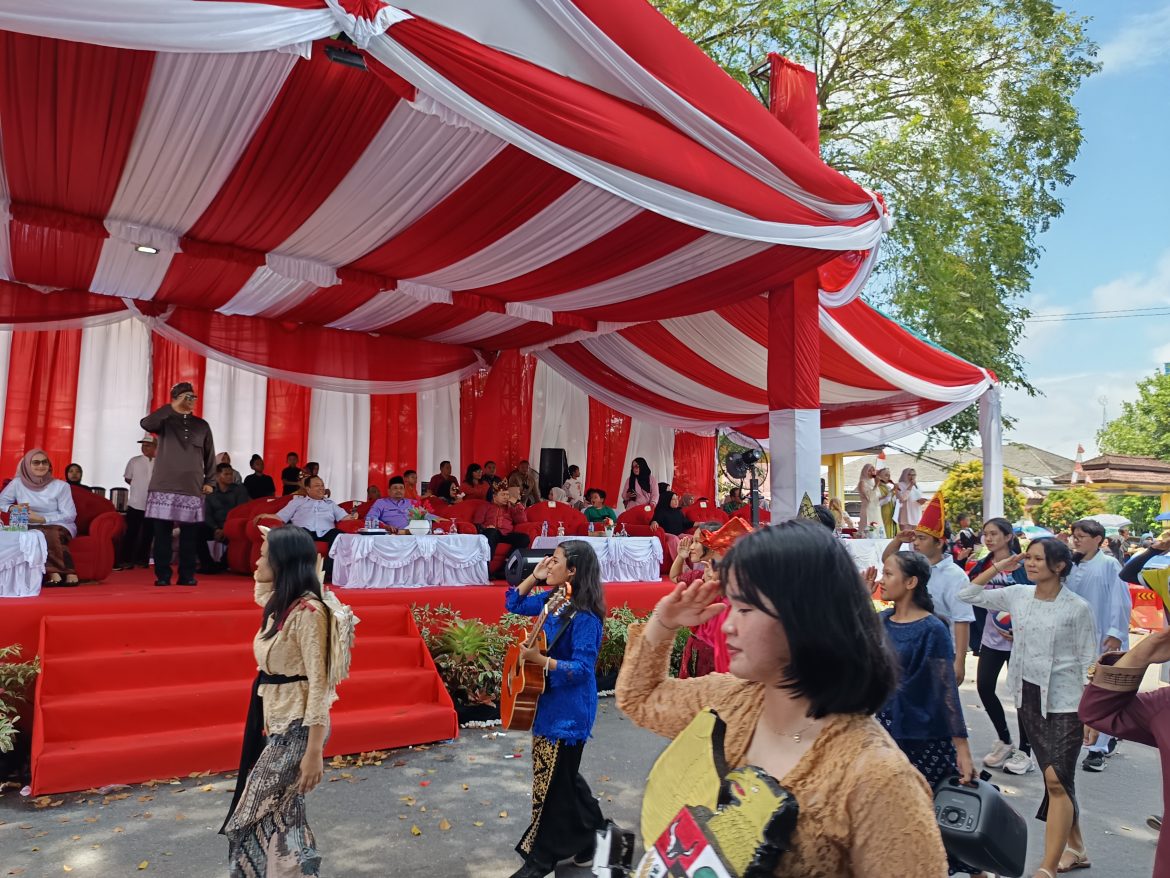 “The Rising Wings of Diversity” : Mengangkasa Bersama dalam Kebhinekaan, SMA Santo Yosef Pangkalpinang Mengobarkan Semangat Nasionalisme di Karnaval HUT ke-80 Republik Indonesia
