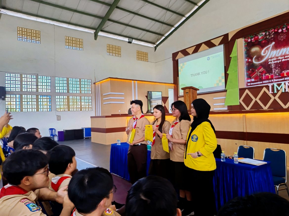 Jaket Kuning Sapa SMA Santo Yosef Pangkalpinang : Antusiasme Peserta Didik Sambut Kunjungan Edukatif HIMASS Universitas Indonesia