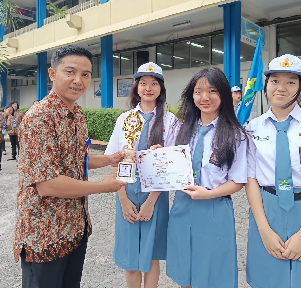 Gemilang di Panggung UBB: Tim K-Pop Dance SMA Santo Yosef Raih Juara 1 Provinsi