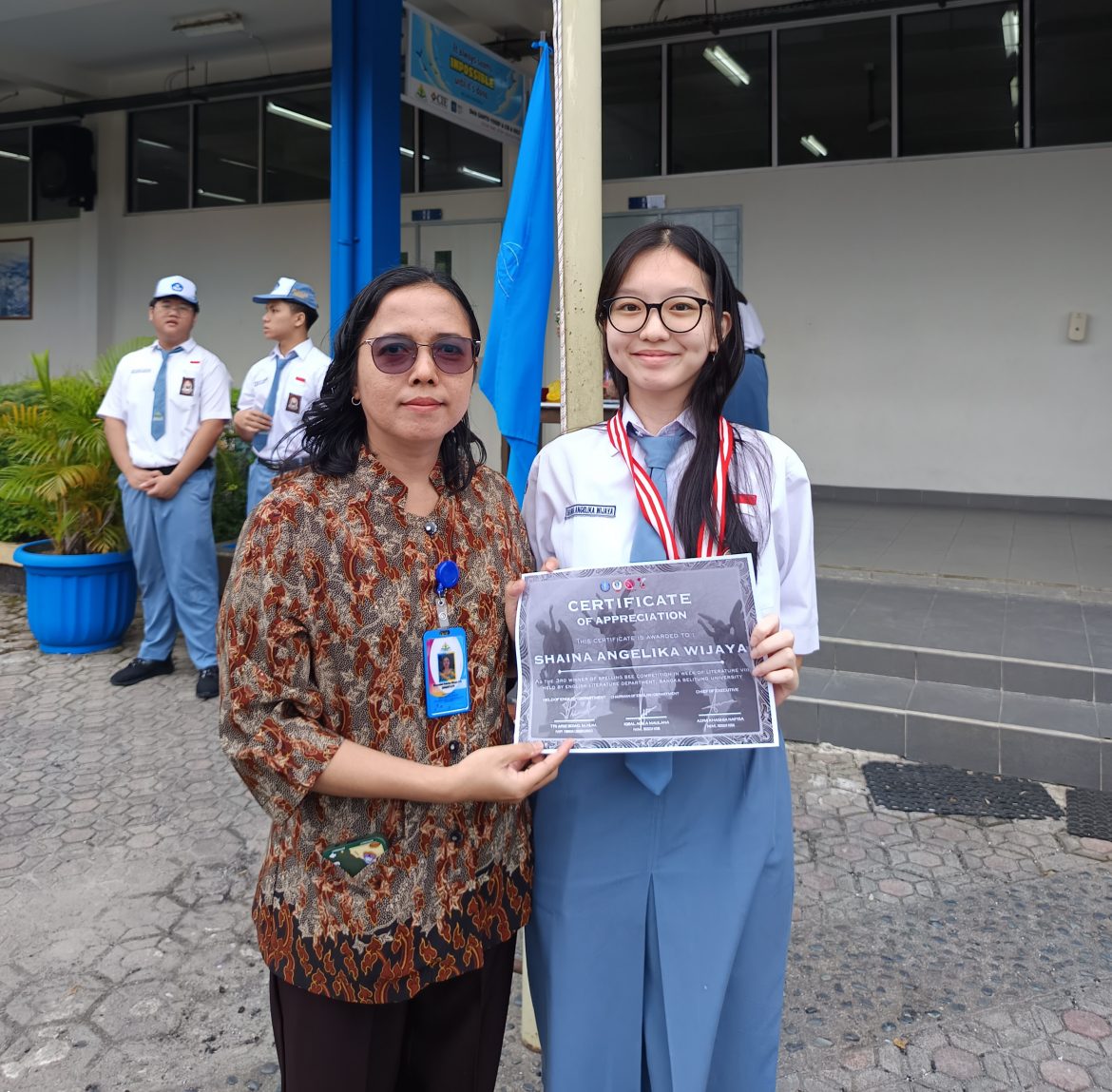SMA Santo Yosef Bangga! Shaina Angelika Wijaya Bawa Pulang Juara 3 Lomba Spelling Bee di UBB