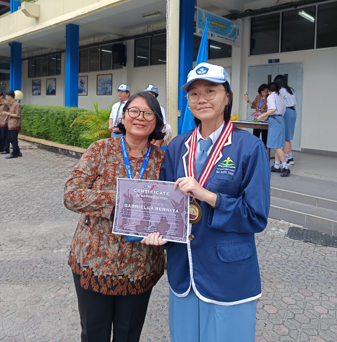 Gabriella Bernita Tampil Memukau, Sabet Juara 1 Storytelling di UBB Banggakan SMA Santo Yosef Pangkalpinang